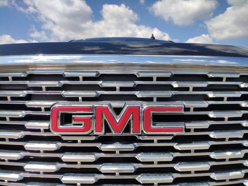 Used 2018 GMC Yukon XL Denali w/ Open Road Package AWD/4WD image 4