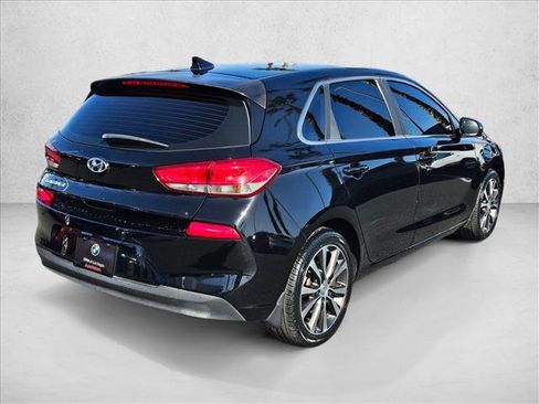 Used 2020 Hyundai Elantra GT image 5