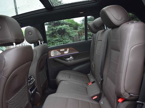 Used 2022 Mercedes-Benz GLS 450 4MATIC image 13