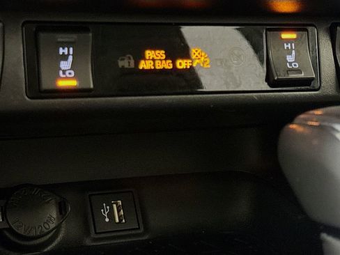 Used 2023 Toyota RAV4 XLE Premium AWD/4WD image 21