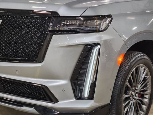 Used 2023 Cadillac Escalade V AWD/4WD image 14
