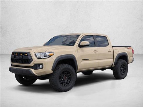 Used 2017 Toyota Tacoma TRD Off-Road AWD/4WD image 9