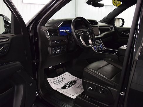 Used 2024 GMC Yukon XL Denali w/ Advanced Technology Package image 14