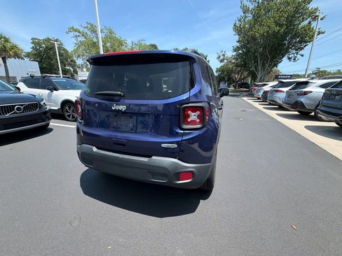 Used 2018 Jeep Renegade Latitude FWD image 16