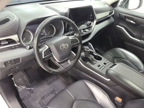 Used 2023 Toyota Highlander XLE AWD/4WD image 28