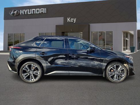 Used 2023 Toyota bZ4X Limited image 3