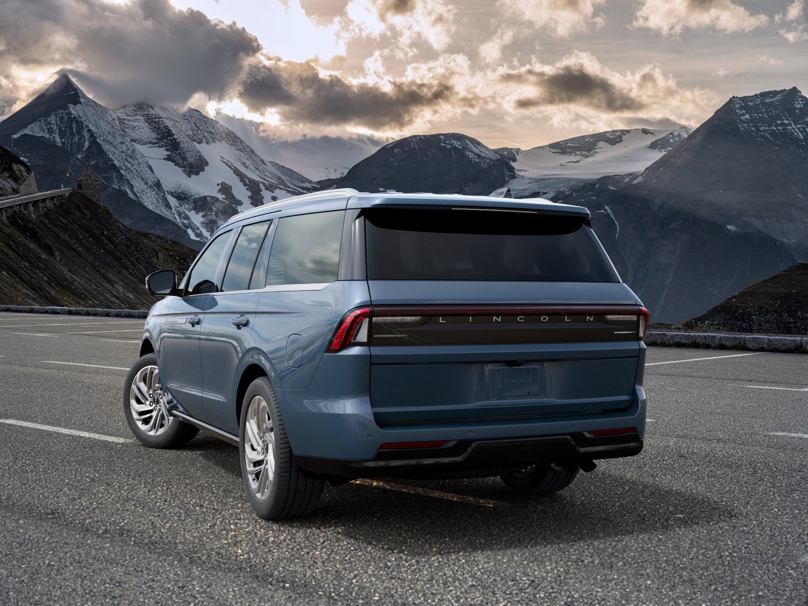 New 2027 Lincoln Navigator Reserve AWD/4WD image 3