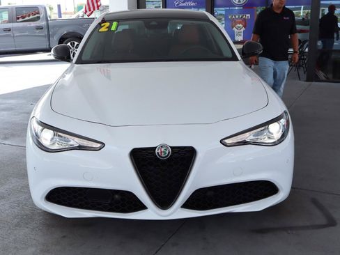Used 2021 Alfa Romeo Giulia Ti w/ Nero Edizione RWD image 13