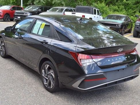 Used 2025 Hyundai Elantra Sport FWD image 6