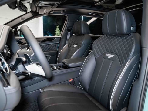 Certified 2024 Bentley Bentayga AWD/4WD image 18
