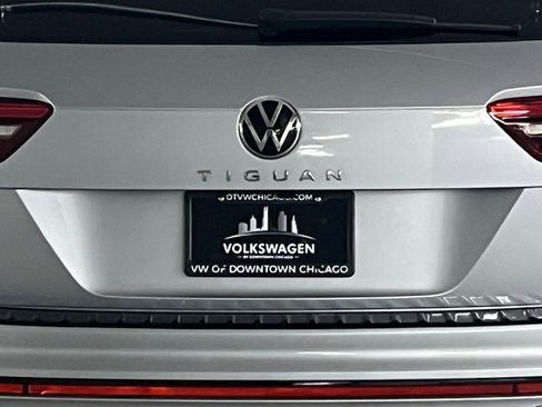 Certified 2022 Volkswagen Tiguan SE R-Line image 34