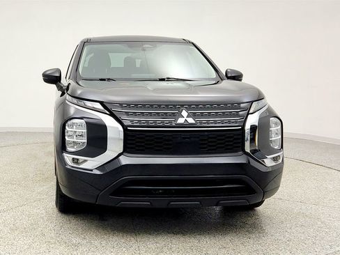 Used 2022 Mitsubishi Outlander ES image 2