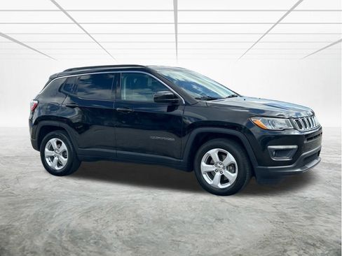 Used 2019 Jeep Compass Latitude image 3