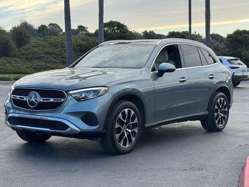 Used 2025 Mercedes-Benz GLC 350e 4MATIC image 4