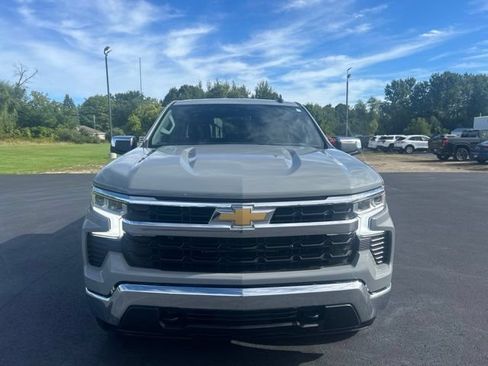 Used 2024 Chevrolet Silverado 1500 LT AWD/4WD image 8