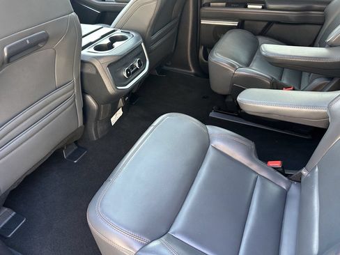 Used 2025 Ford Expedition Active AWD/4WD image 14