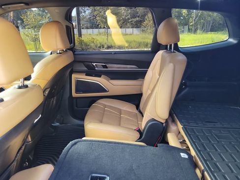 Used 2022 Kia Telluride SX w/ Towing Package FWD image 14