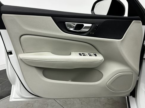 Used 2023 Volvo S60 T8 Plus image 11