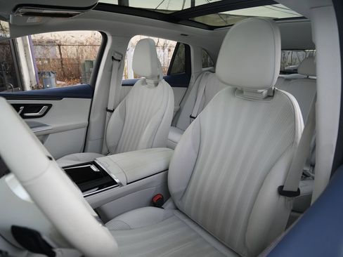 Used 2023 Mercedes-Benz EQE 500 4MATIC SUV image 19