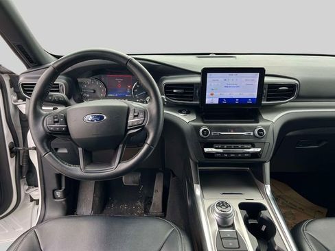 Used 2020 Ford Explorer XLT w/ Equipment Group 202A image 16