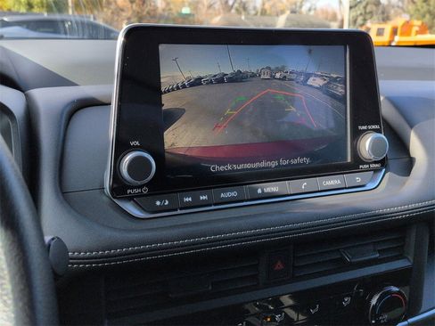 Used 2025 Nissan Rogue S image 13