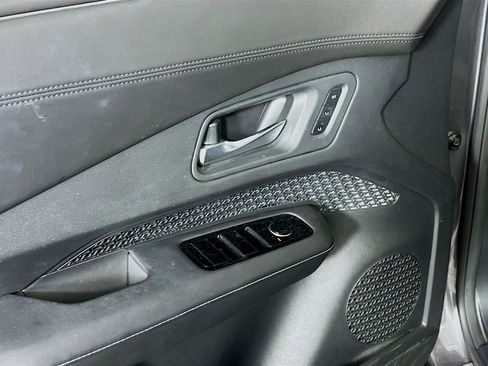 Used 2023 Nissan Ariya AWD image 15