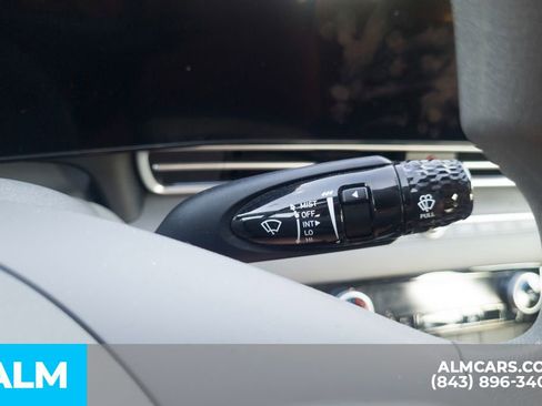 Used 2024 Hyundai Elantra SEL FWD image 12