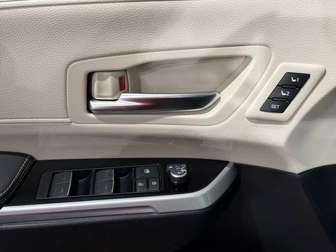 New 2026 Toyota Sienna Platinum image 16