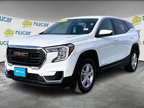 Used 2024 GMC Terrain SLE image 3