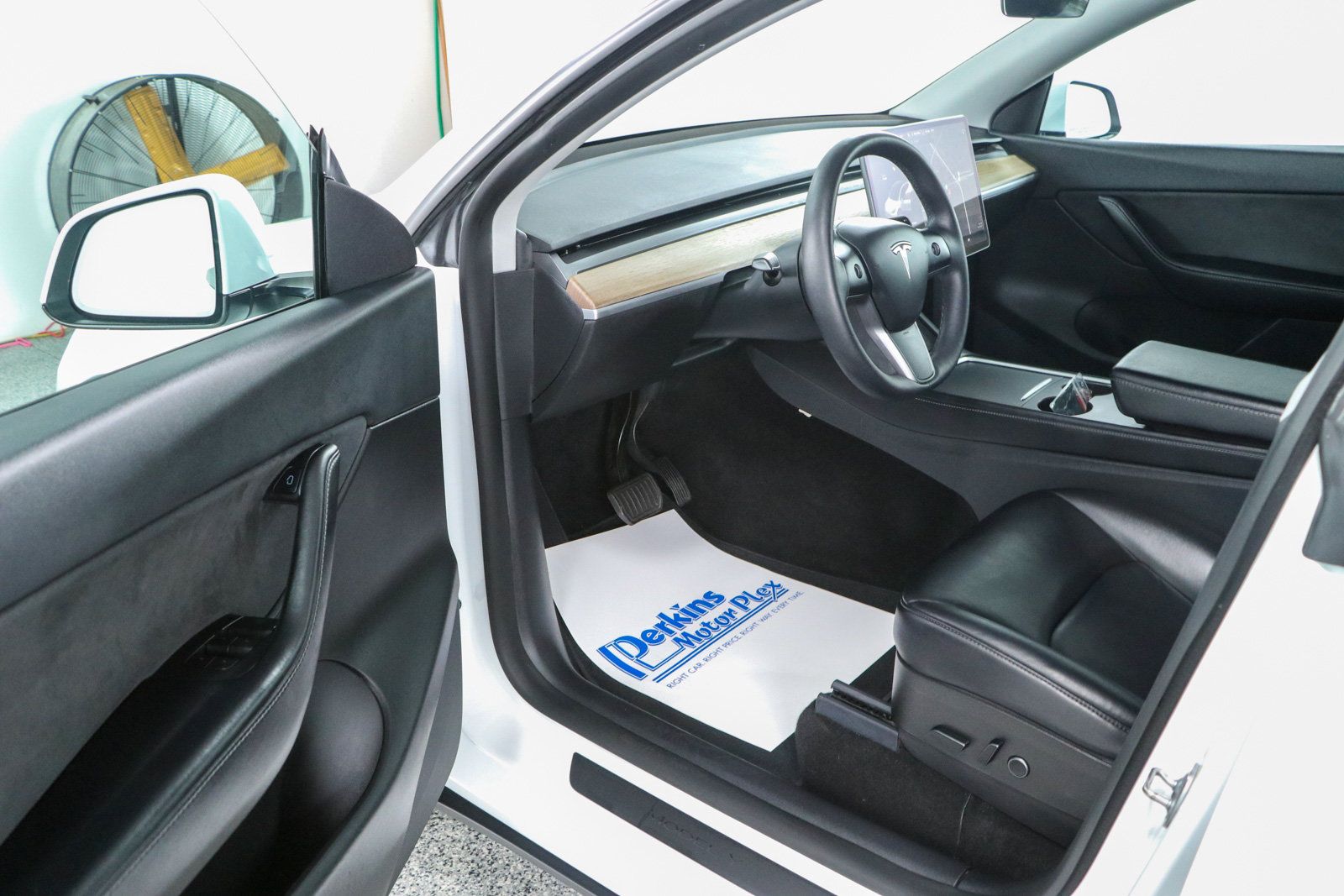 Used 2021 Tesla Model Y Long Range AWD/4WD image 3