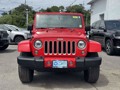 Used 2018 Jeep Wrangler Unlimited Sahara w/ Connectivity Group AWD/4WD image 3