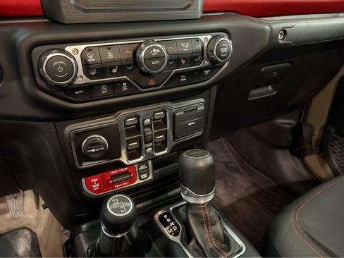 Used 2020 Jeep Gladiator Rubicon w/ Cold Weather Group image 25