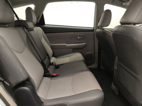 Used 2015 Toyota Prius V Four image 19