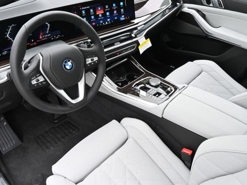 New 2026 BMW X5 xDrive50e w/ Premium Package AWD/4WD image 14