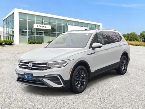 Certified 2024 Volkswagen Tiguan SE image 1
