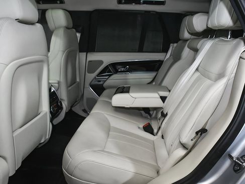 Used 2025 Land Rover Range Rover SE image 64