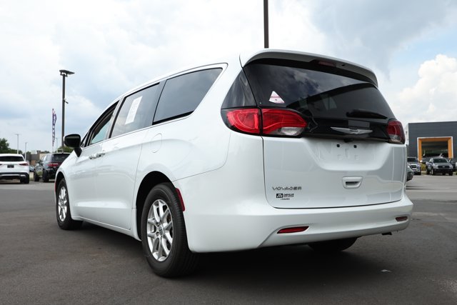 Used 2023 Chrysler Voyager LX FWD image 7