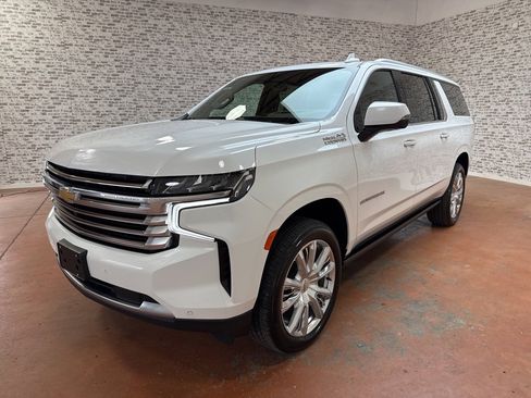 Used 2022 Chevrolet Suburban High Country image 3