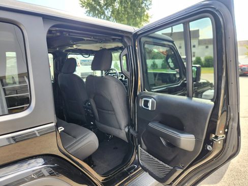 Used 2021 Jeep Wrangler Unlimited Sahara w/ Cold Weather Group image 43