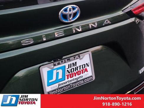 Used 2025 Toyota Sienna Limited AWD/4WD image 12