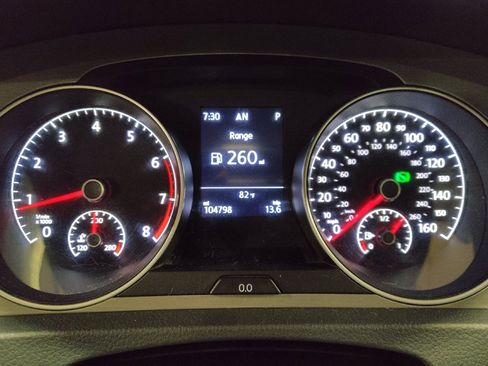 Used 2016 Volkswagen Golf S image 23