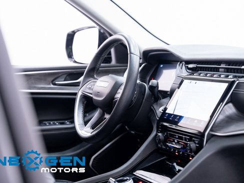 Used 2022 Jeep Grand Cherokee Limited image 44