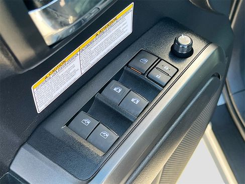 Used 2020 Toyota Tacoma TRD Off-Road image 18