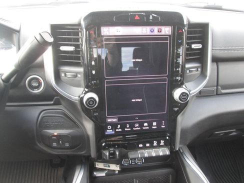 Used 2025 RAM 2500 Laramie AWD/4WD image 24