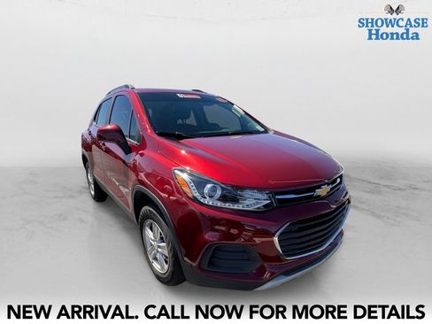 Used 2022 Chevrolet Trax LT w/ LT Convenience Package image 6