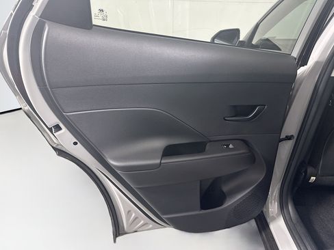 Used 2025 Hyundai Kona SE image 27