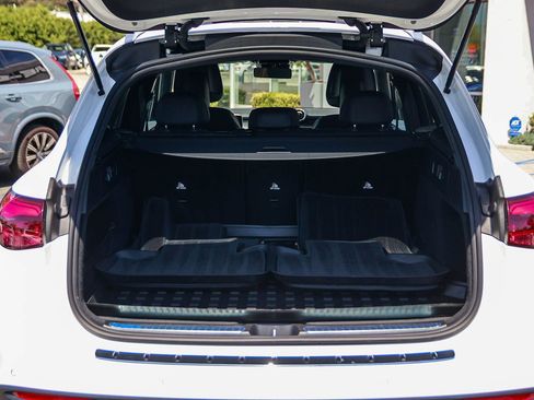 Used 2024 Mercedes-Benz GLC 300 image 28