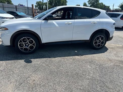 Used 2025 Alfa Romeo Tonale w/ Premium Package AWD/4WD image 2