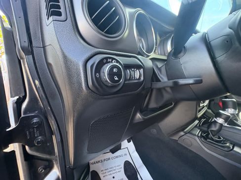 Used 2022 Jeep Gladiator Sport AWD/4WD image 33