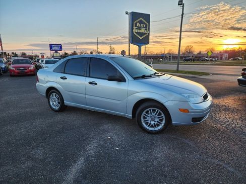 Used 2005 Ford Focus SE image 3
